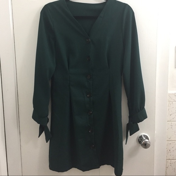 Green dress! Never wore! - Picture 2 of 3